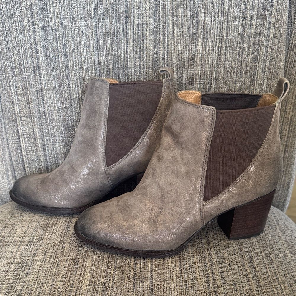 Sofft Pewter Metallic Suede Leather Ankle Boots Block Heel Women’s Size 7.5M EUC